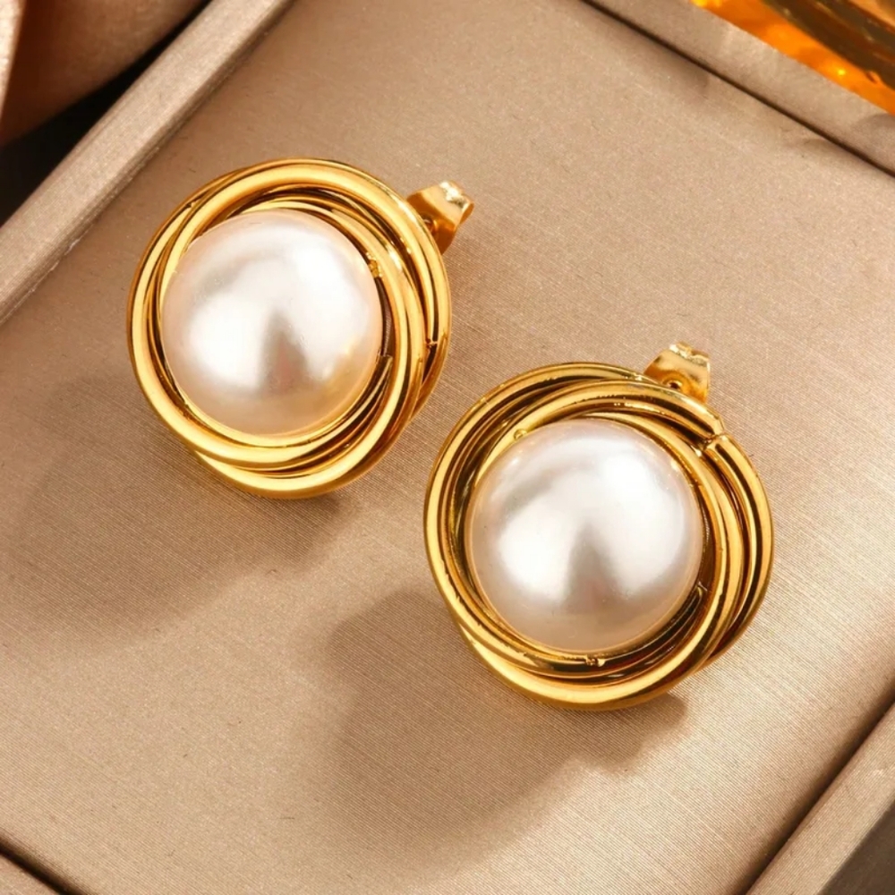 Nest earrings with artificial pearl, stainless steel, contemporary design.